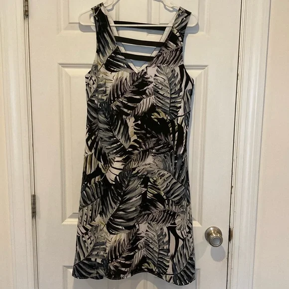Leaf print sleeveless summer dress - Picture 1 of 2